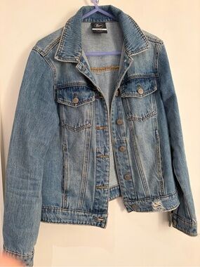 Classic Light Blue Denim Jacket - Timeless Jean Jacket
